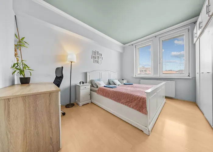 Big 4-room Spacious Apartment Pressburg