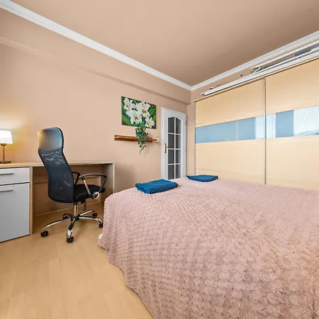 Big 4-room Spacious 아파트 *